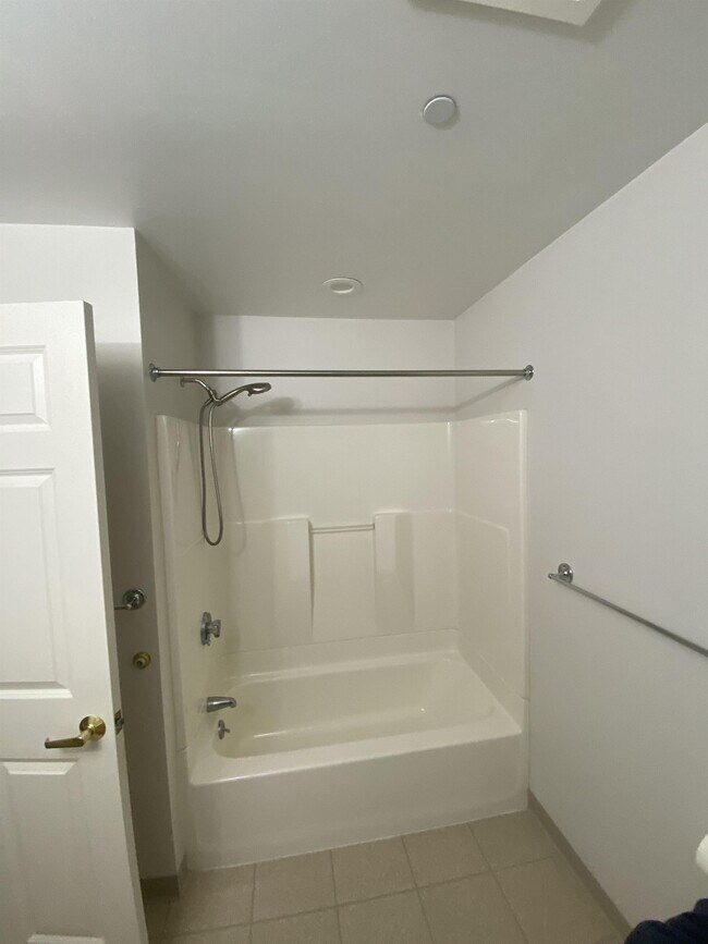 Building Photo - 49 Springbrook Dr