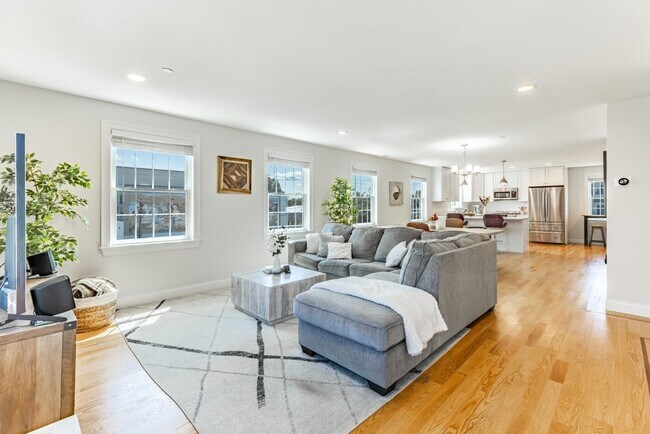 Building Photo - 10 Allen Ct