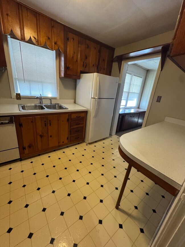 Building Photo - 1004 Maplewood Ave