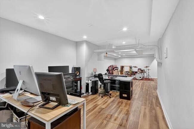 Building Photo - 7011 Fox Chase Rd