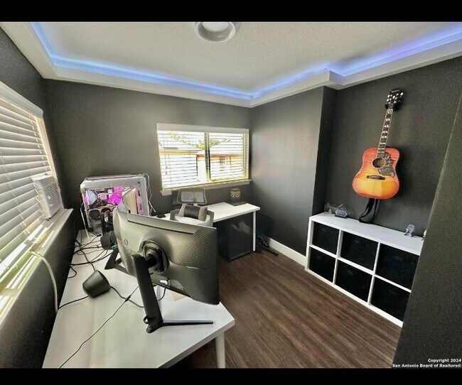 Building Photo - 10142 Amber Flora Dr