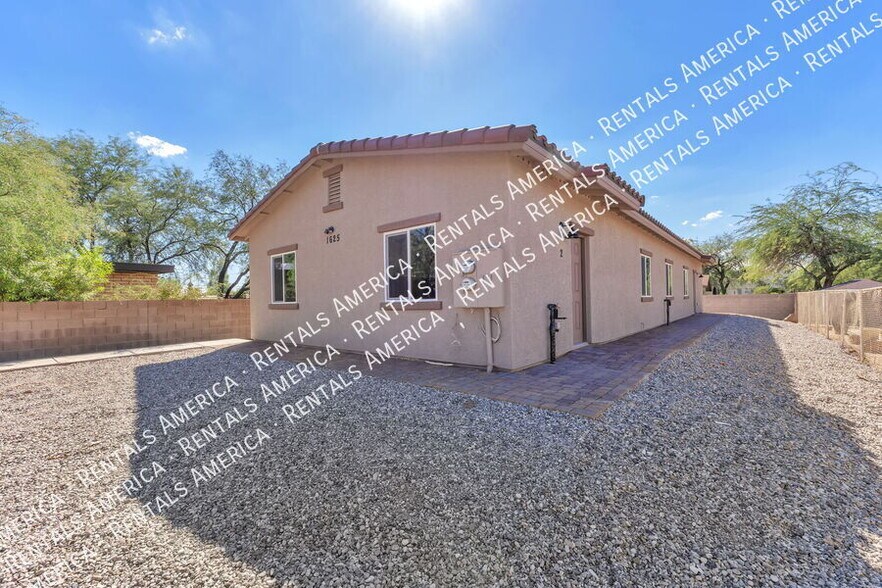 Building Photo - 1625 N Mountain View Ave