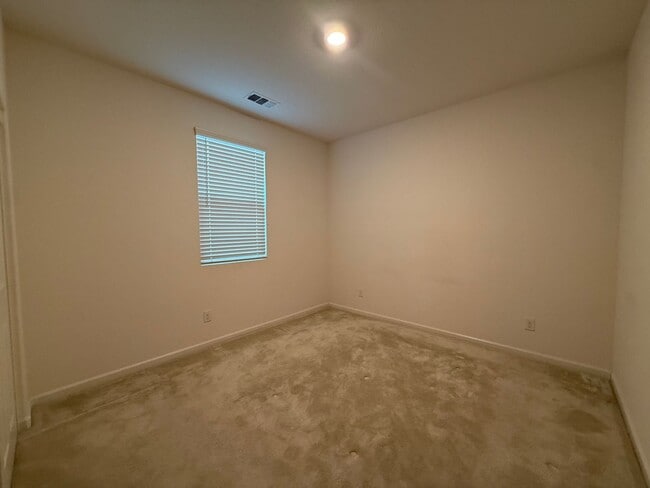 Building Photo - Beautiful Natomas 3 Bed / 2 Bath!