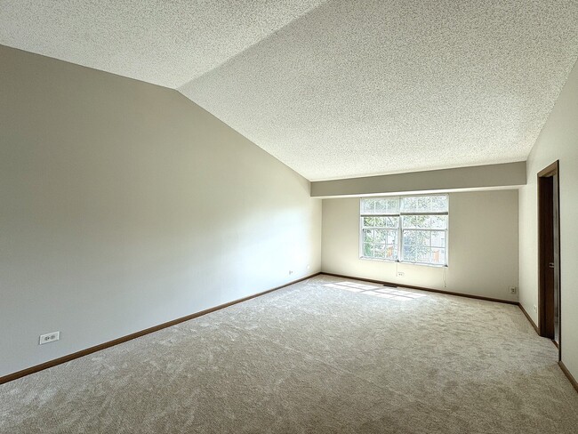 Building Photo - 1604 Estate Cir