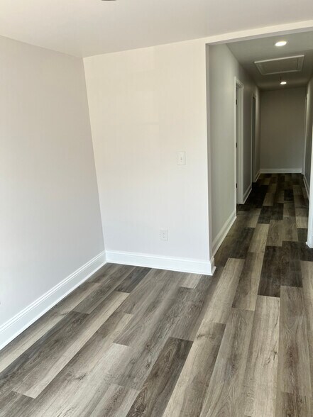 Building Photo - 1614 11th Ave N