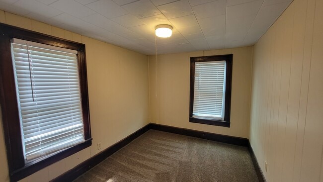 Building Photo - 1385 Hart St