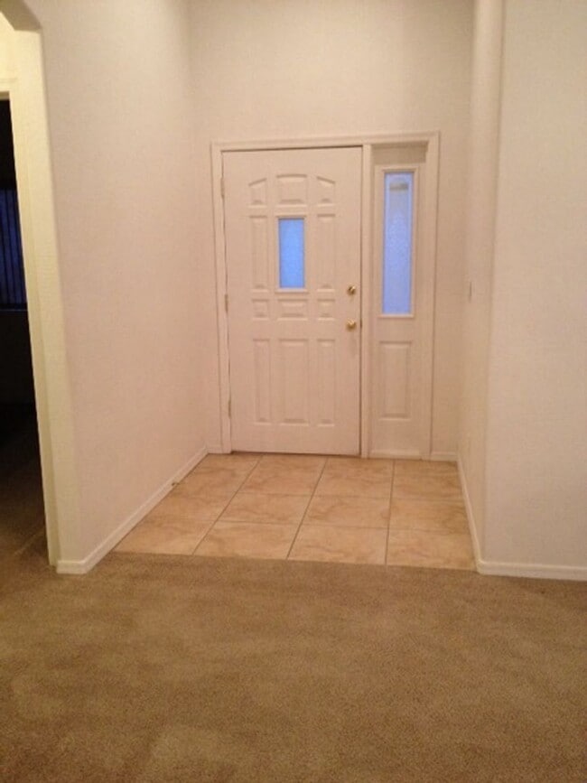 Building Photo - 6956 E Sandhurst Dr