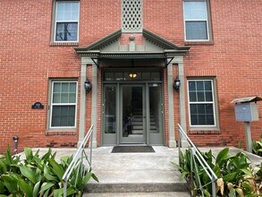 Building Photo - 1918 Sul Ross St