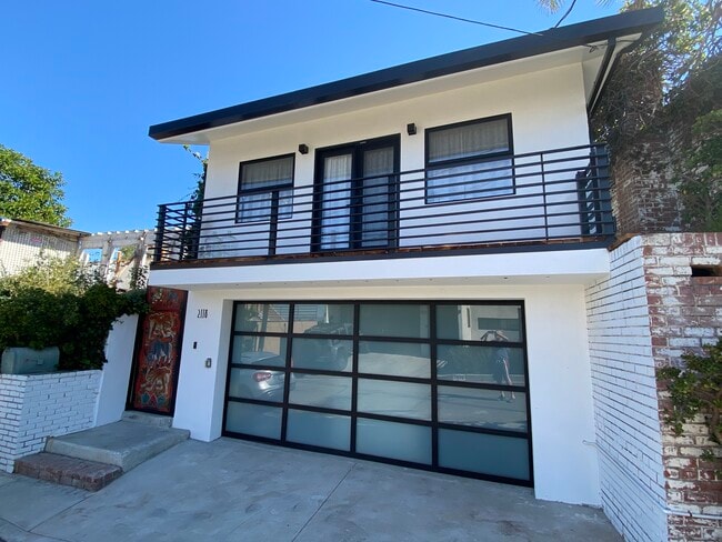 Building Photo - 2118 Kew Dr