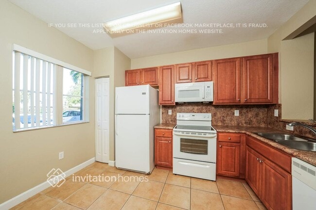 Building Photo - 6022 Woodlands Blvd