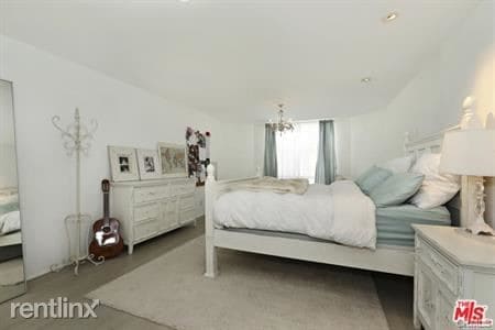Building Photo - 2 br, 3 bath House - 851 N Kings Rd Apt 101