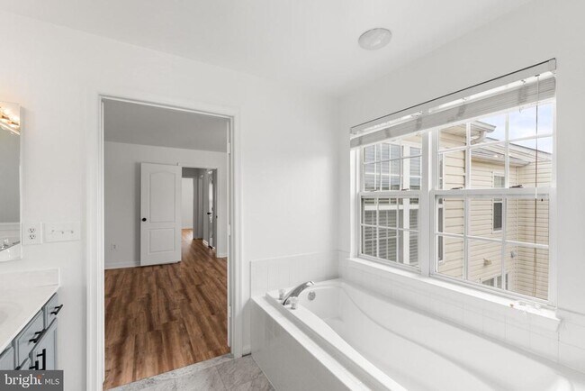 Building Photo - 2372 Woodland Pond Ln