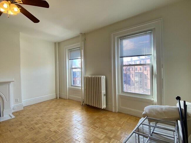 Building Photo - 90 Charles St