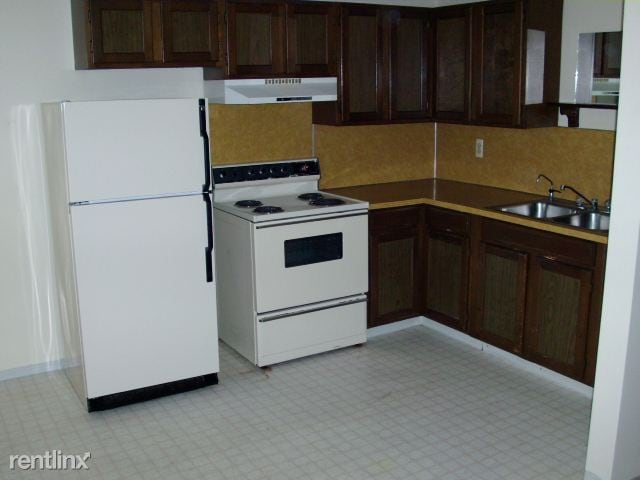 Building Photo - 2 br, 1 bath Apartment - Martin House Apts 32