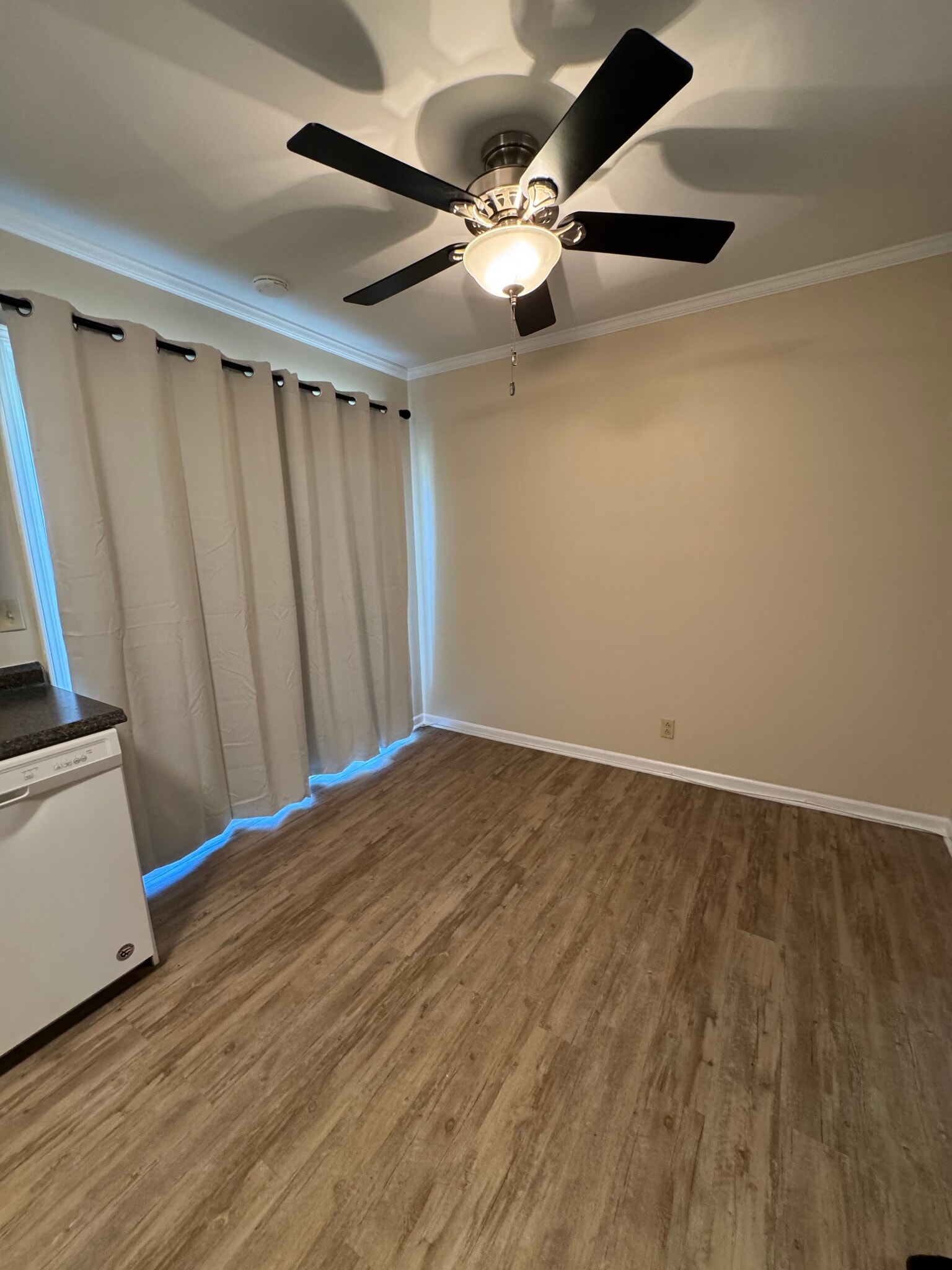 Building Photo - 1010 Country Club Rd