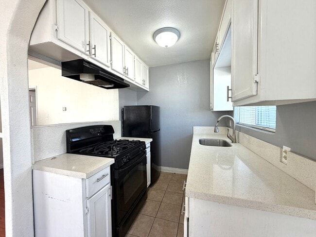 Building Photo - Now available 1bed/1bath cottage in Normal Heights!