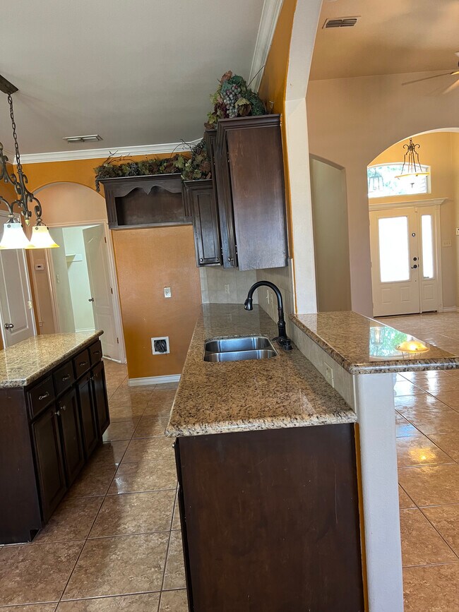 Building Photo - 3130 Dos Reales Loop