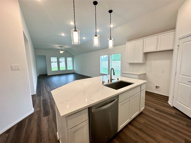 Building Photo - 31900 Retama Ranch Ln