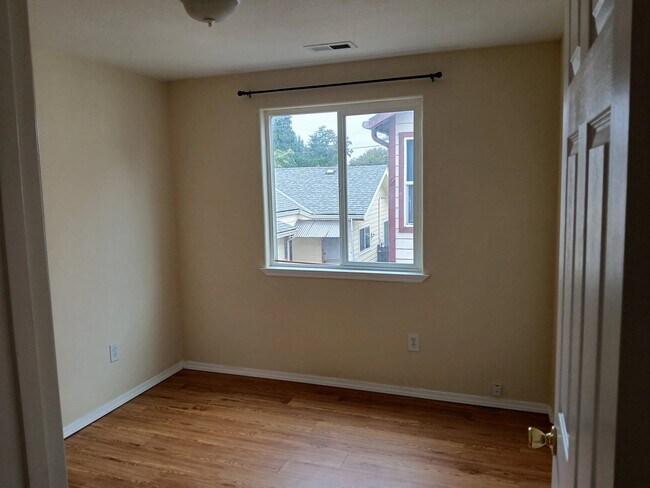 Building Photo - 4211 SE 94th Ave