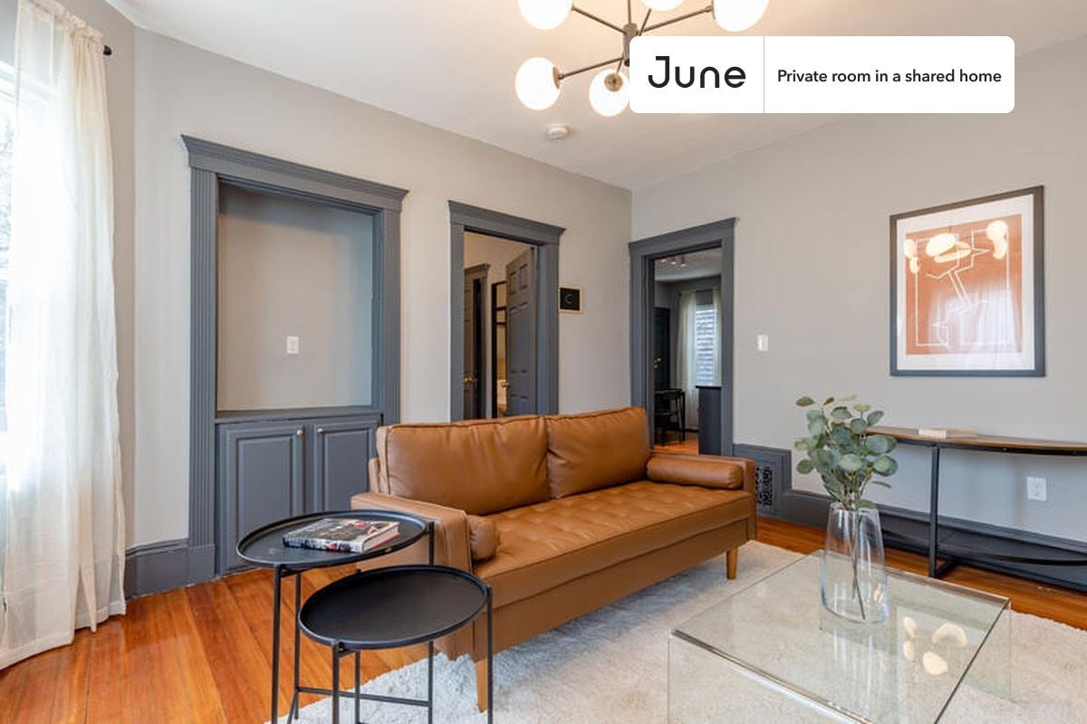 Building Photo - Room in Shared 3 bed/1 bath home in Savin Hill