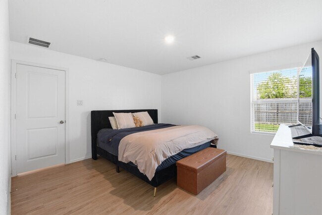 Building Photo - 14427 Woodcott Warren Wy