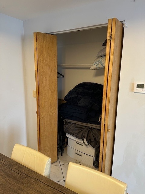 Building Photo - 915 E Oakton St