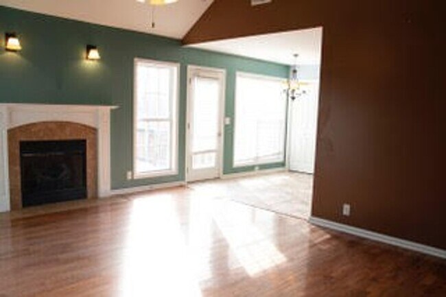 Building Photo - 514 Winding Bluff Way
