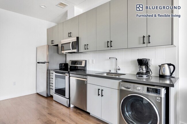 Building Photo - 3345 Wilshire Blvd