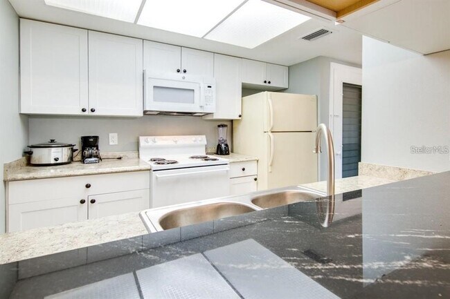 Building Photo - 2615 Cove Cay Dr