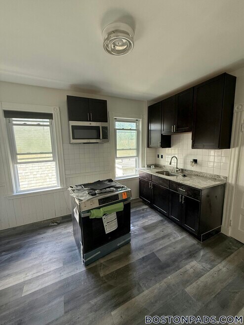 Building Photo - 33 Hancock St