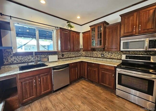 Building Photo - 143 N Summit Ave