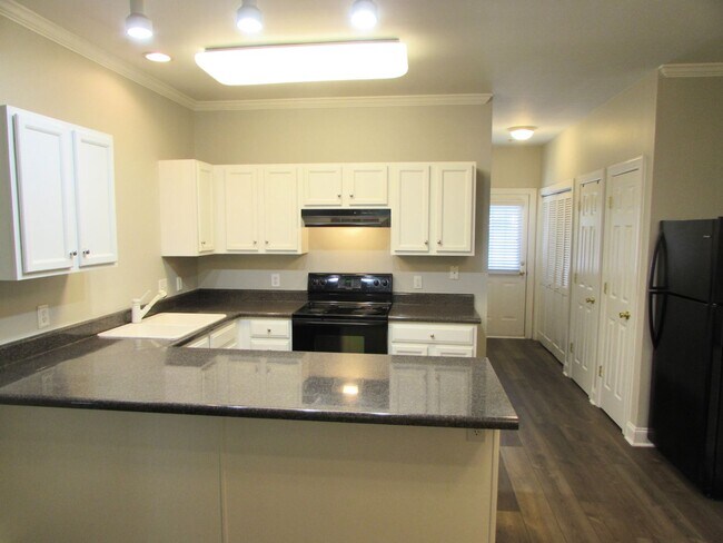 Building Photo - 21725 Aftonshire Dr
