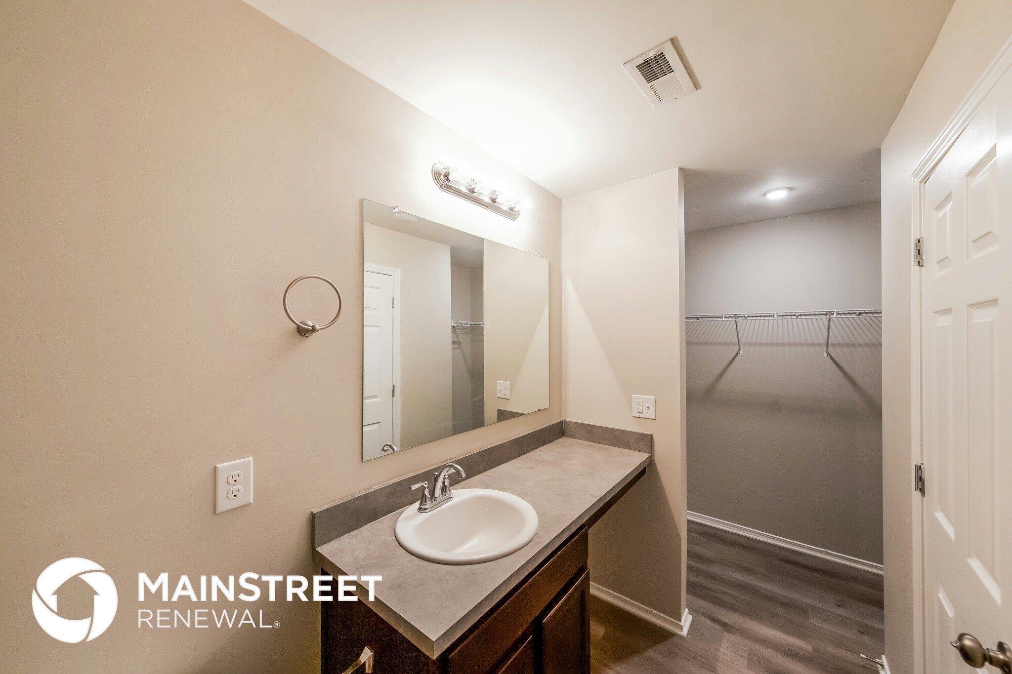 Building Photo - 553 Fox Run Cir
