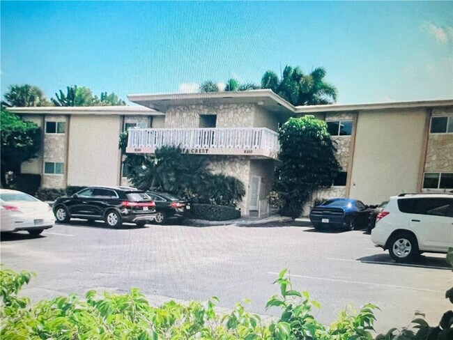 Building Photo - 2110 NE 39th St