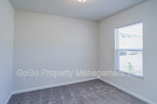 Building Photo - 417 Wagon Trail