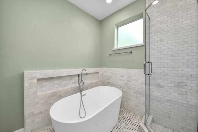 Building Photo - 1716 Stuart St