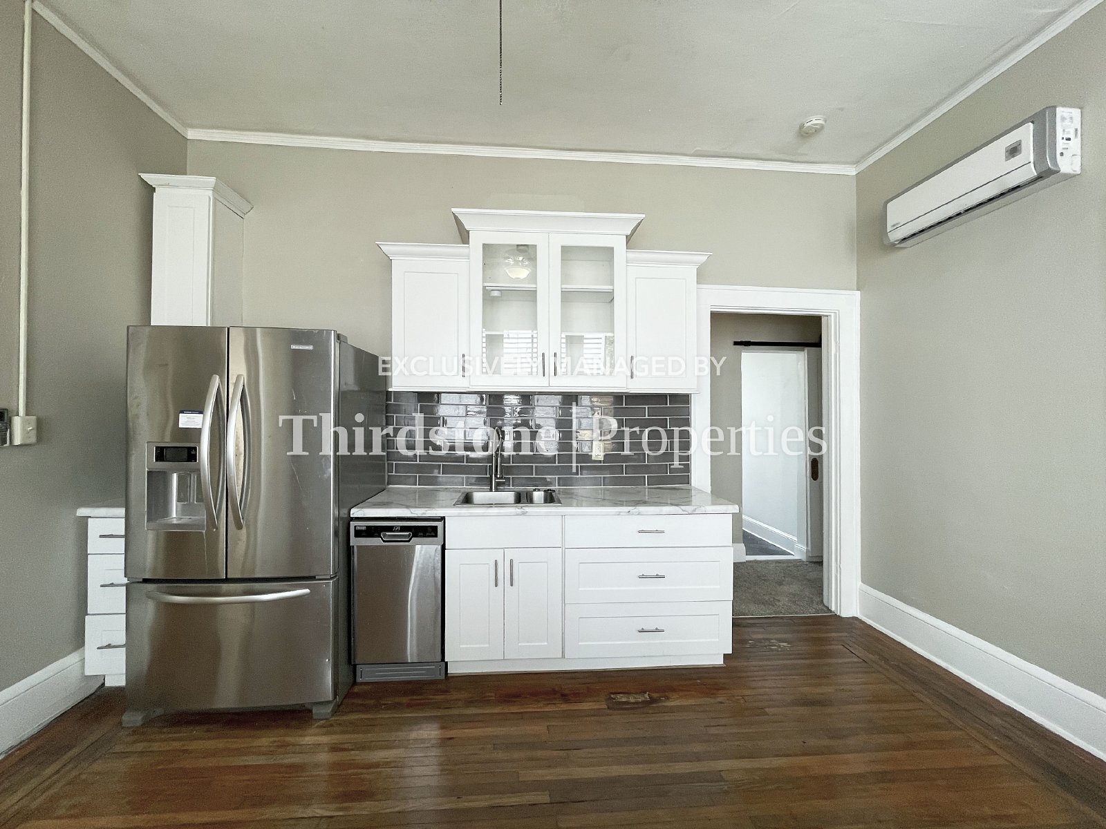 Building Photo - 121 W 6th St