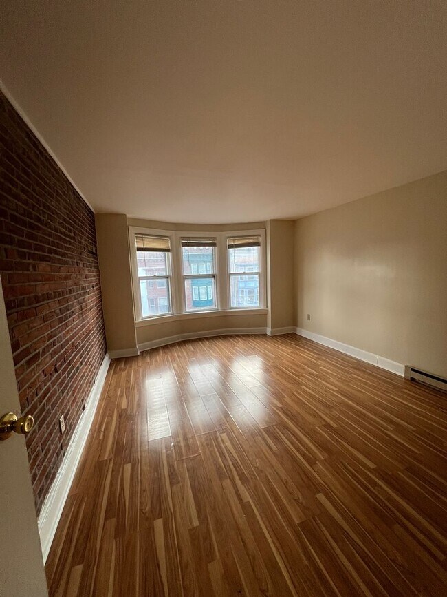 Building Photo - 617 N 2nd St