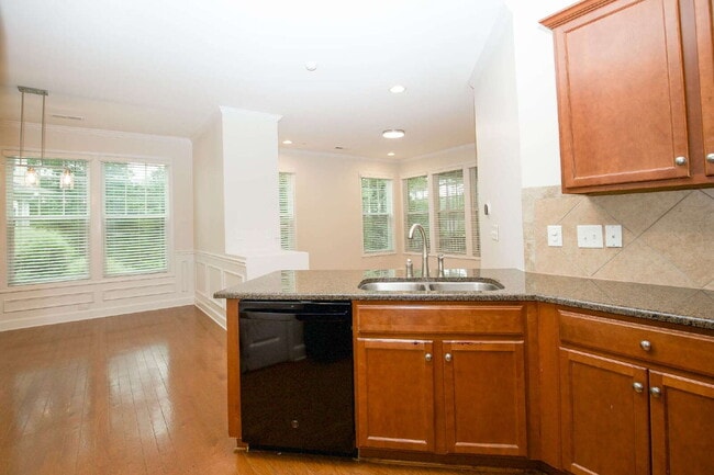 Building Photo - Charming 3 bed, 2.5 bath home with bonus t...