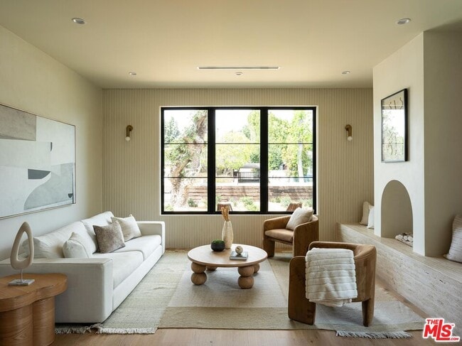 Building Photo - 11748 La Maida St