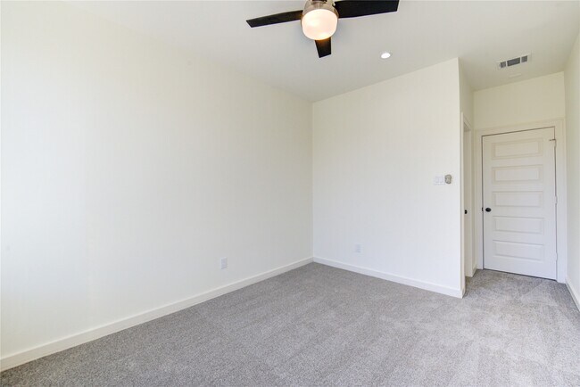 Building Photo - 2930 El Fenice Ln