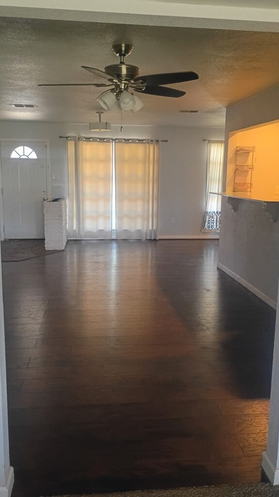 Building Photo - 312 McKnight Dr