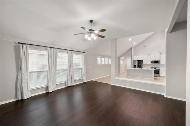Building Photo - 4802 Oakview Dr