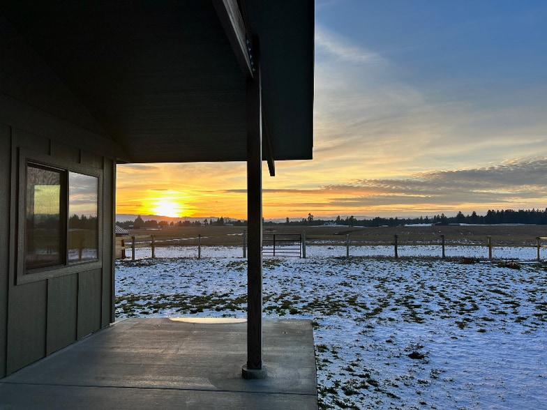 Building Photo - 240 Cayuse Ln