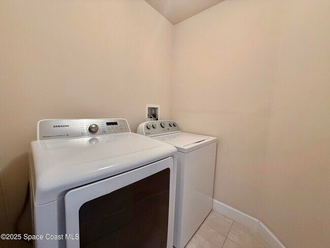 Building Photo - 4020 Millicent Cir