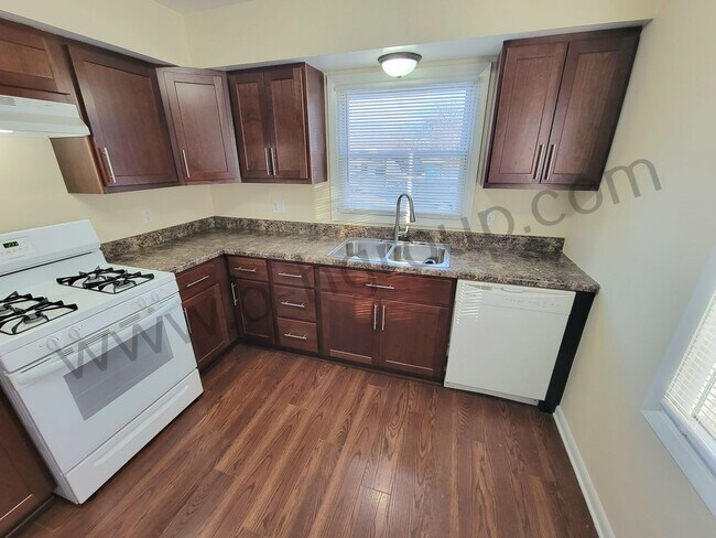 Building Photo - 4705 42nd Ave