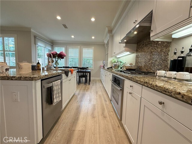 Building Photo - 120 Pendant