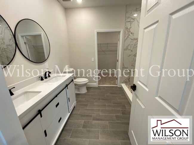 Building Photo - 732 S Lee Ave