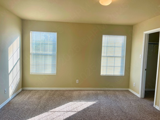 Building Photo - Move-In Special! 3-Bed, 2.5-Bath Townhouse...