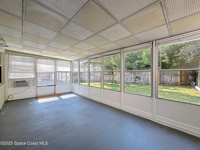 Building Photo - 3033 Dunhill Dr